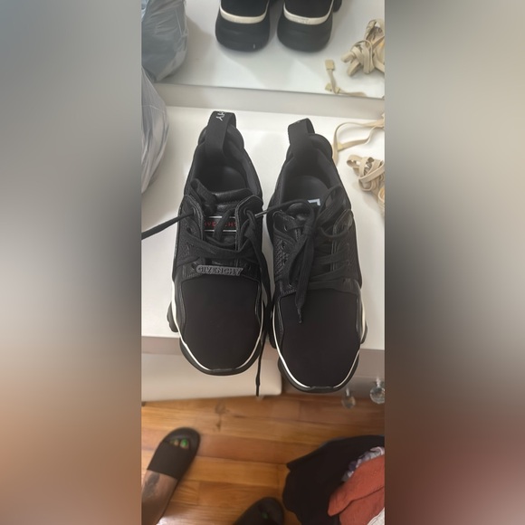 Givenchy sneakers - Picture 2 of 5